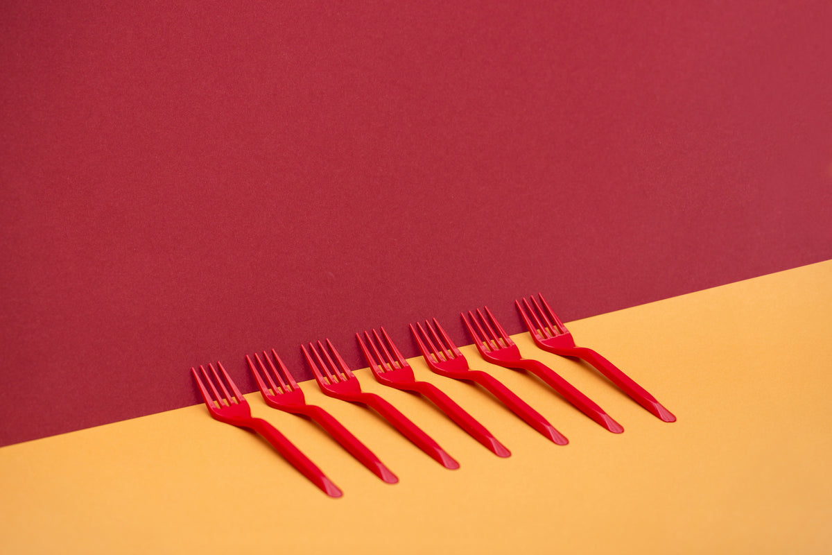 Very simple Stillebensmålning with red forks